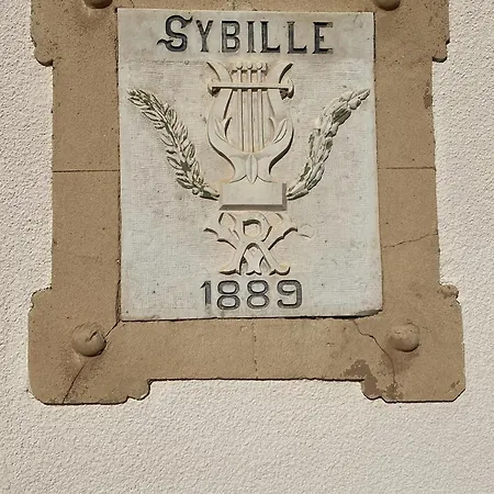 Chateau De La Sybille, Avec Piscine & Vue Imprenable Gasthof