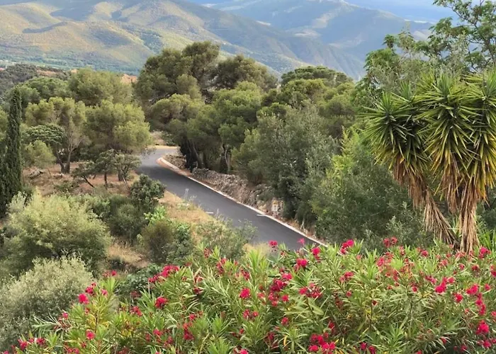 Πανσιόν Chateau De La Sybille, Vue Imprenable Sur Le Canigou Et Les Orgues D'ille Sur Tet *